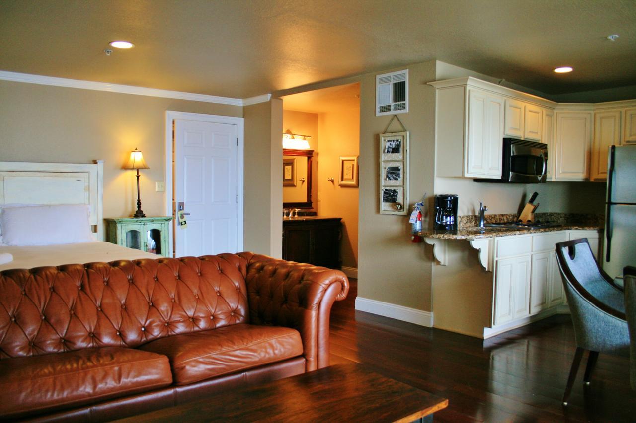 Oasis Suites Hotel Nags Head Exterior photo