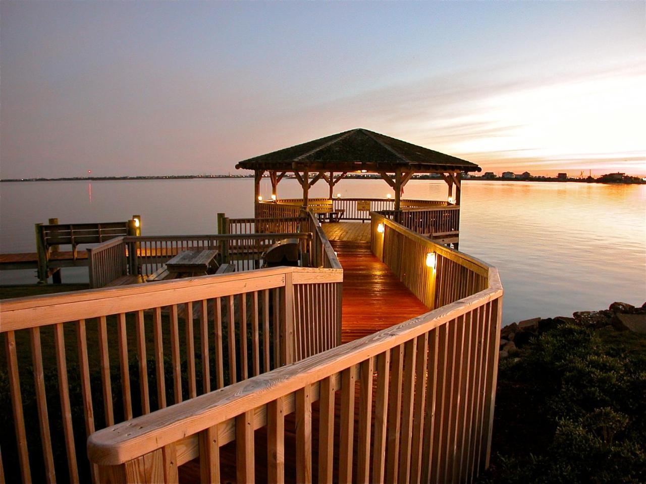 Oasis Suites Hotel Nags Head Exterior photo